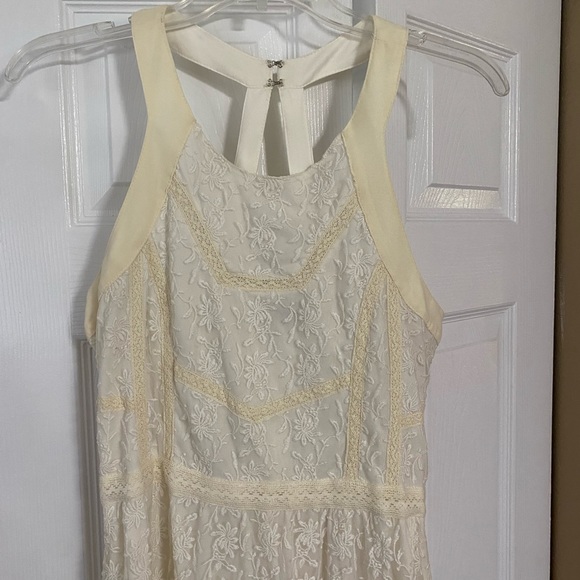 Off white halter lace detail dress - Picture 4 of 4